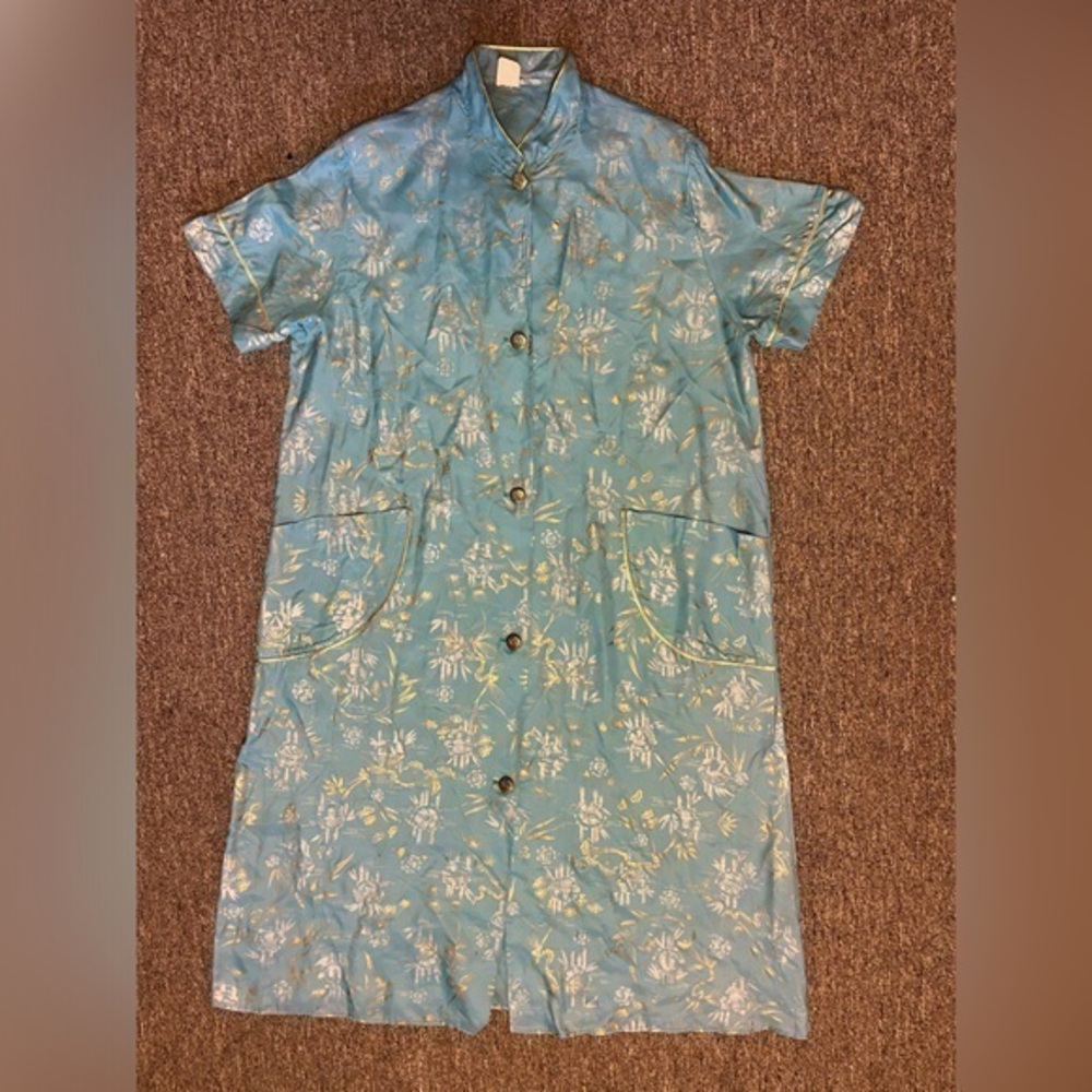 Vintage Silk Kimono Ethnic Asian Dress with Beautiful Gold and Silver Detail 6